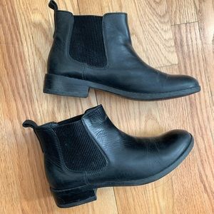 Clark’s boots size 7